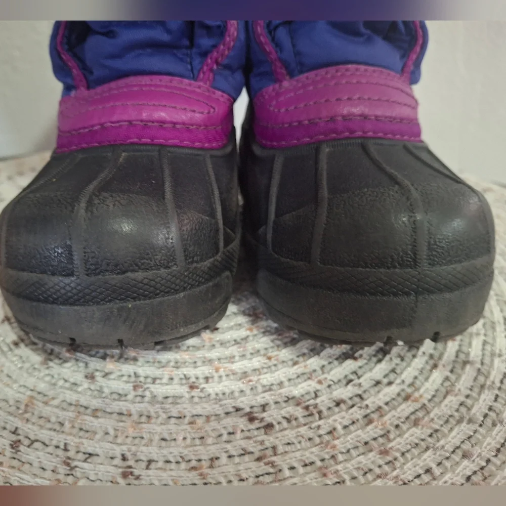 Sorel Kids Purple and Blue Snow Boot Size 7.